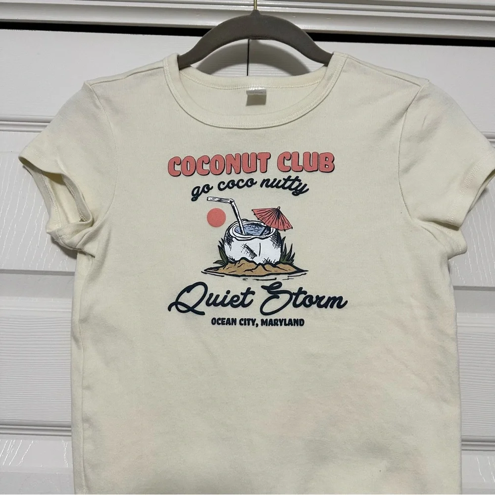 Quiet Storm Ocean City Maryland Coconut Club Cropped T-shirt Size Medium VGUC - Picture 3 of 6